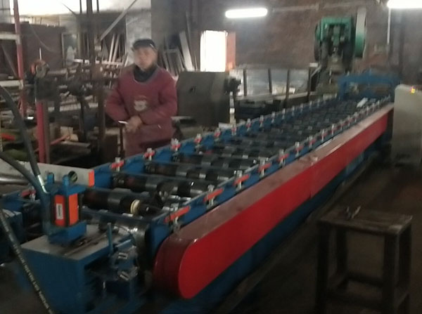 四川鋼木貨架廠家設備展示